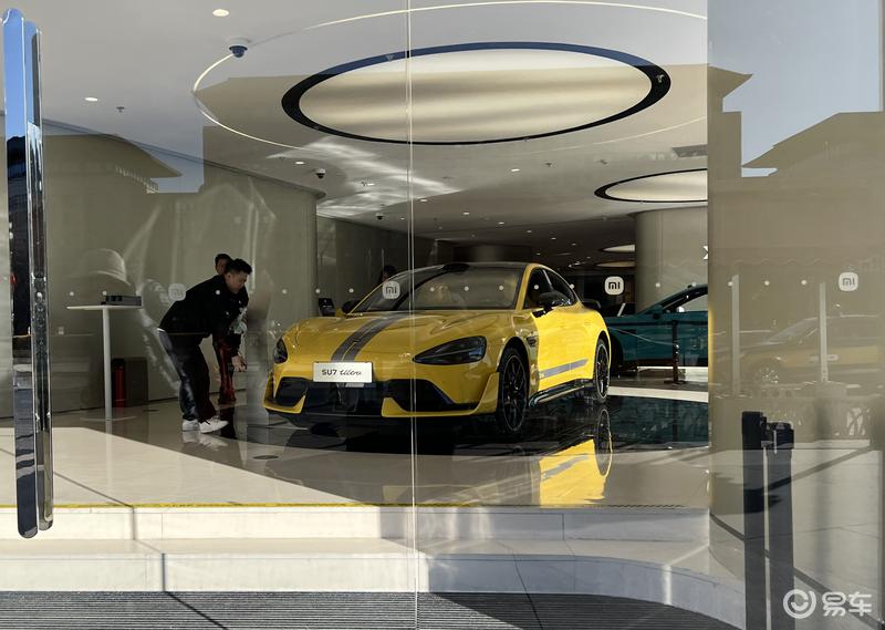 小米SU7 Ultra实车到店 雷军：将于2月底正式上市