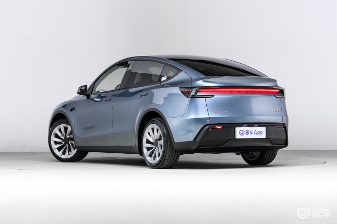 特斯拉焕新版Model Y实车首发 售价26.35万元起