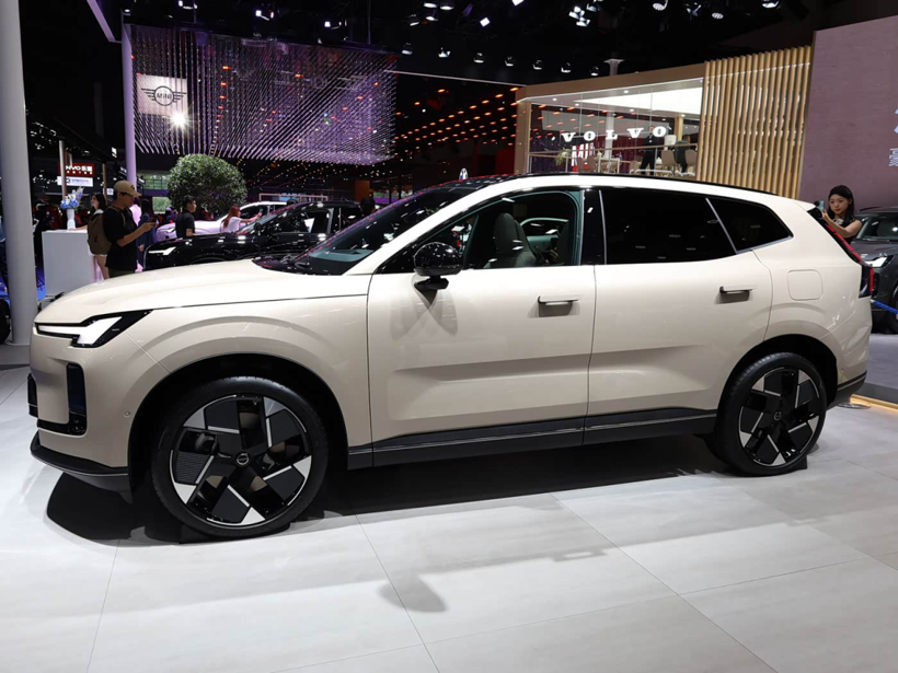 26.99万的沃尔沃XC70，手把手教BBA卖混动？