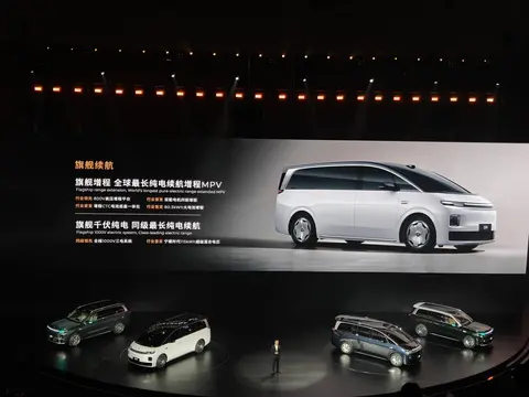 近距离实拍零跑D99：旗舰MPV沿着理想的路前进