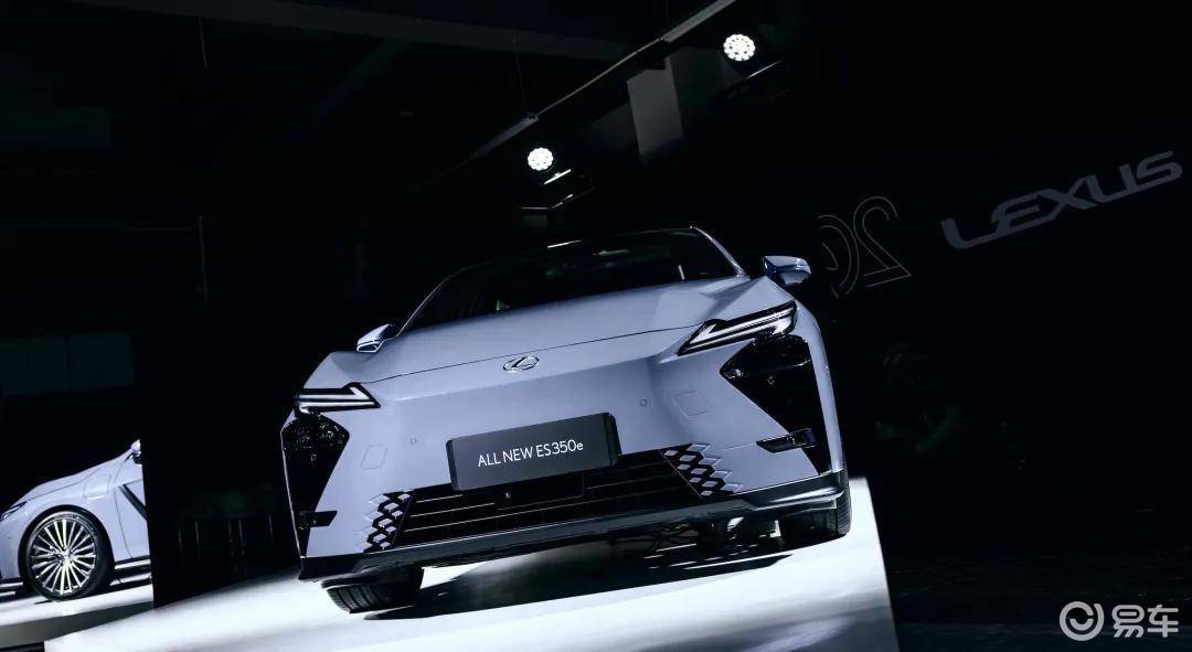 雷克萨斯全新一代ES 4月上市 比奔驰E级更大
