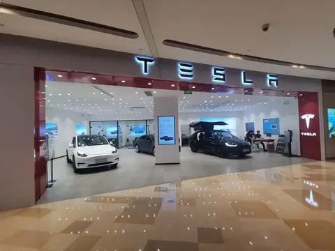 一年少了近1500家，4S店活不下去了？新势力出手，4S店没胆捞钱了