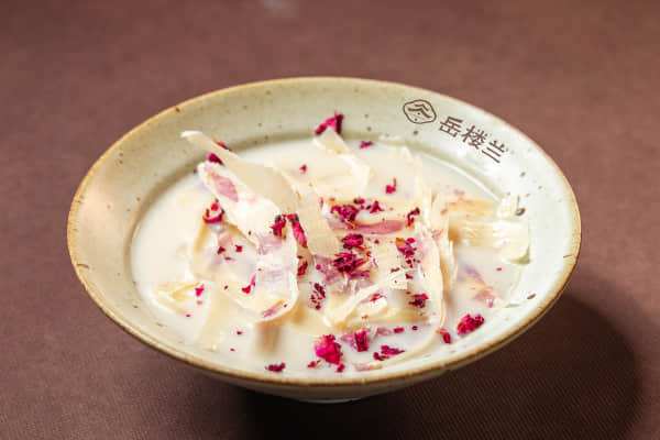 匠心双璧，全域破局：岳楼兰红豆抹茶酪乳与绿水鬼的加盟优势
